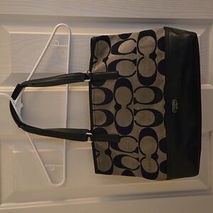 Coach 19354 Hamptons Weekend Signature Colorblock Medium Tote.